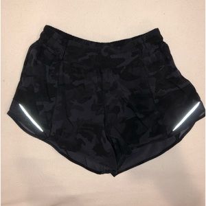 SIZE 8 4IN CAMO LULULEMON HOTTT HOT